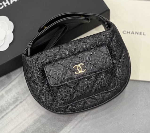 Черная круглая сумка из зернистой кожи Chanel