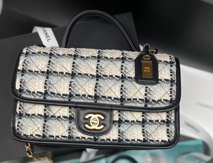 Белая твидовая сумка Chanel Handle