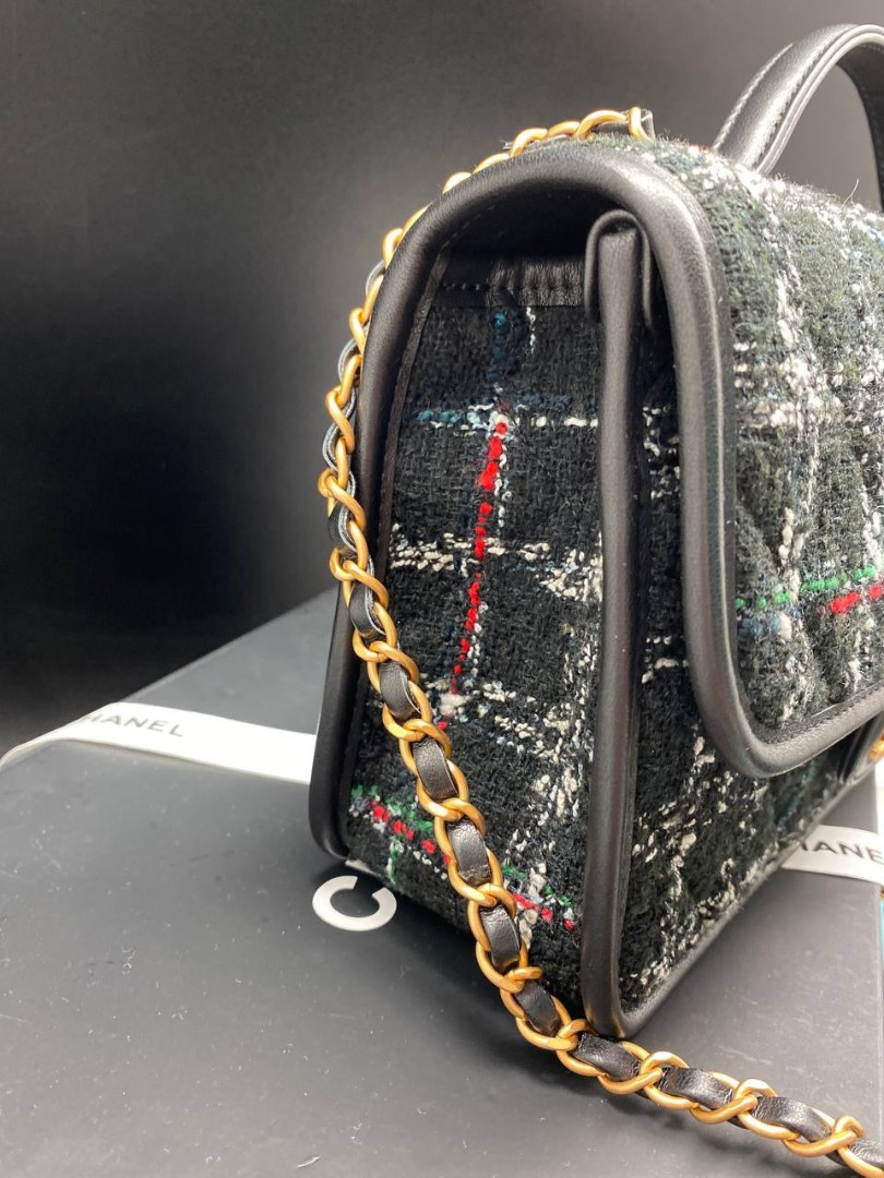 Черная твидовая сумочка Chanel Handle
