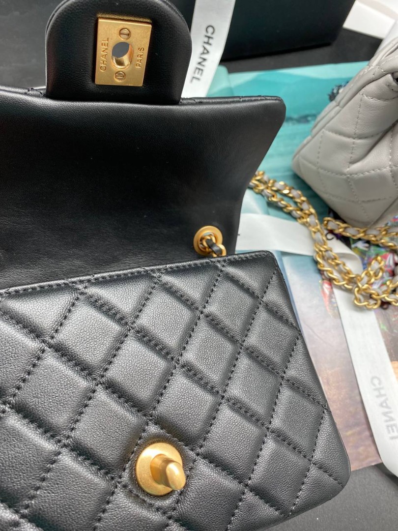 Черная кожаная сумка-конверт Chanel Mini Flap Bag