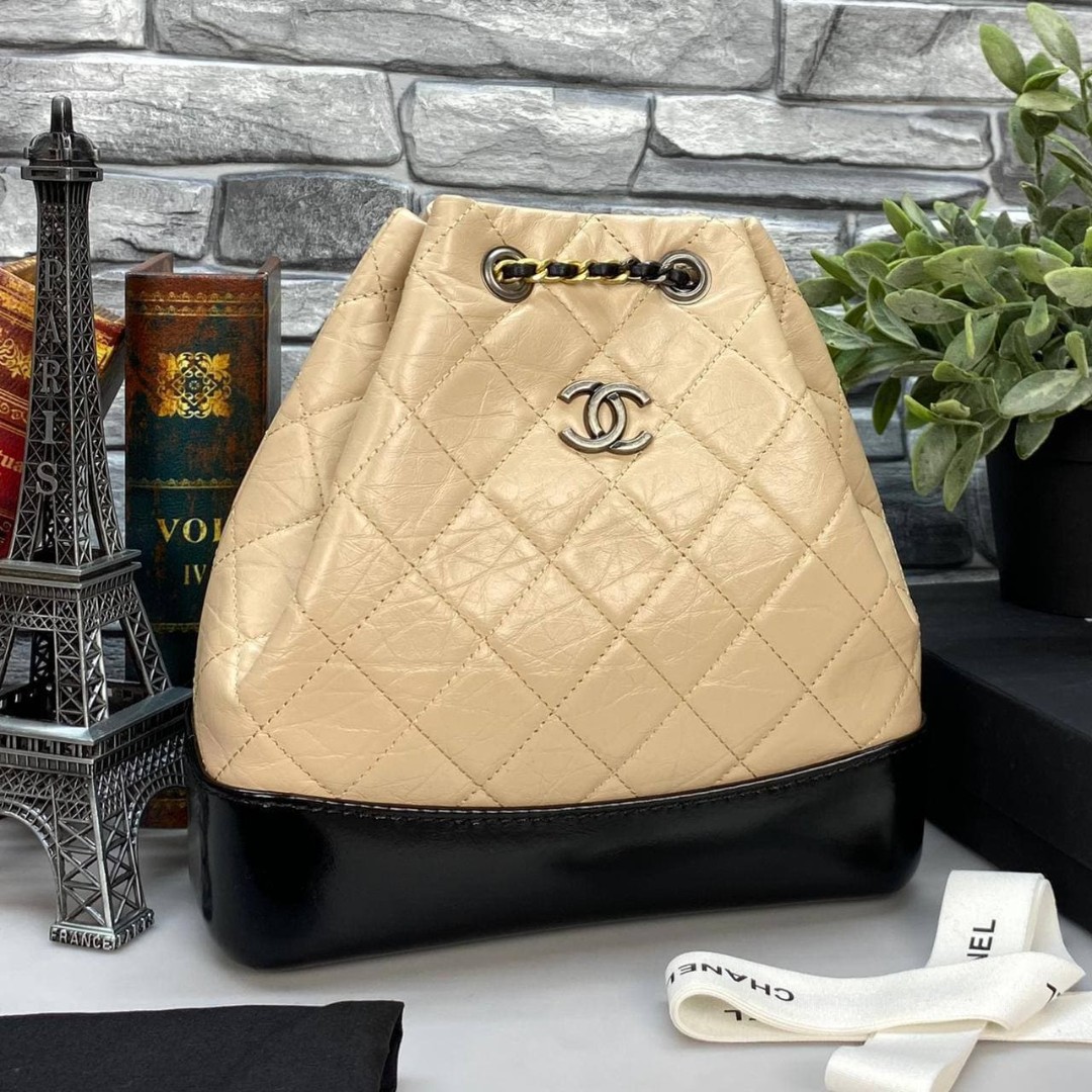 Бежевый кожаный рюкзак Chanel Gabrielle
