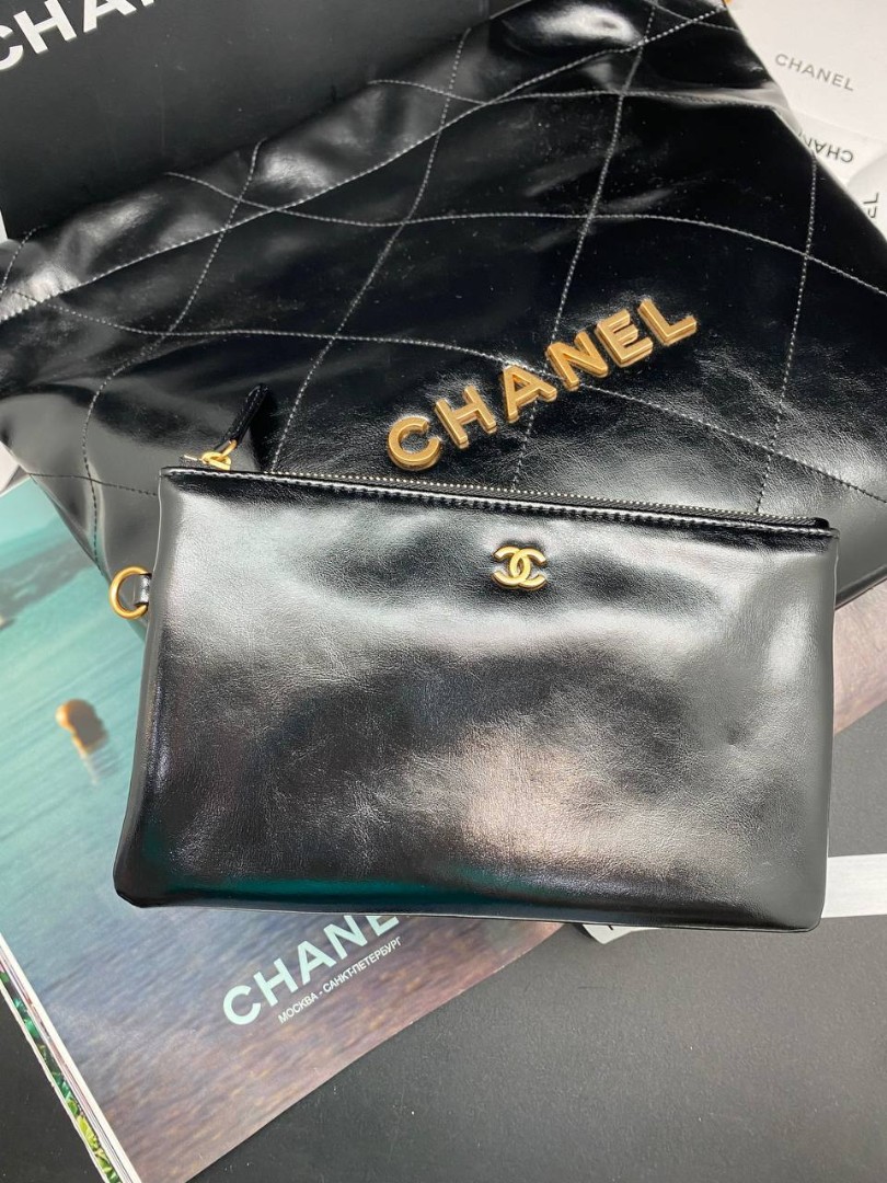 Черная сумка Chanel 22 Small