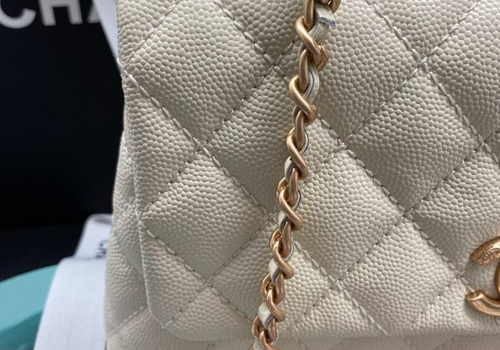 Белая кожаная сумка-конверт Chanel Top Handle