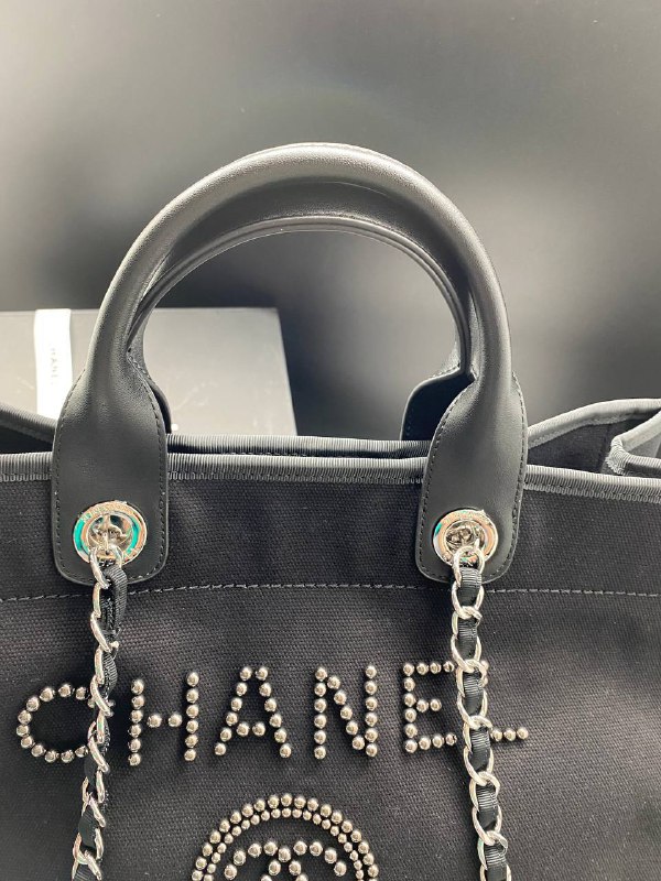 Женская черная сумка-тоут Chanel Deauville Medium