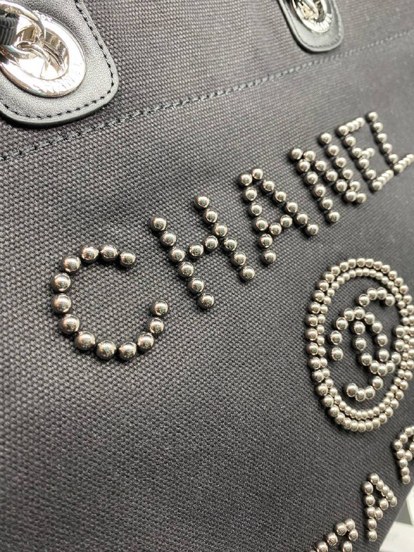 Женская черная сумка-тоут Chanel Deauville Medium