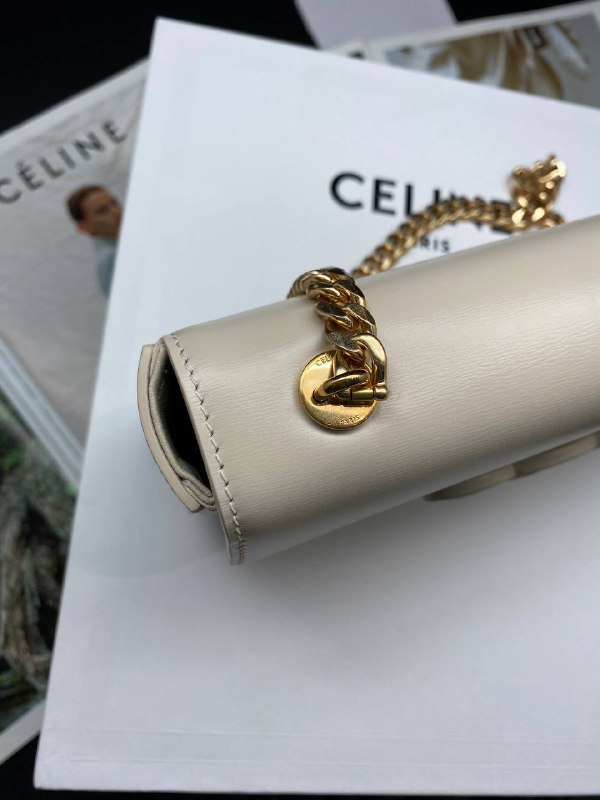Женская молочная кожаная сумка Celine Triomphe