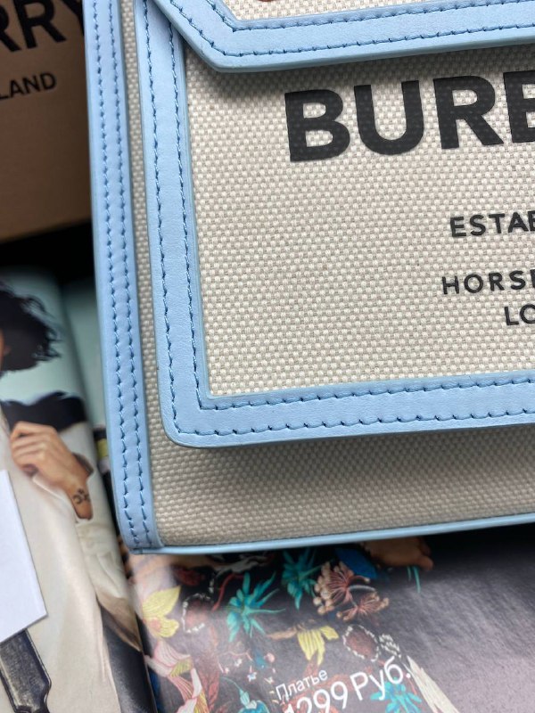 Женская сумка Burberry Mini Pocket белая с голубым