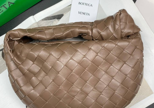 Женская кожаная сумка Bottega Veneta Jodie Mini коричневая