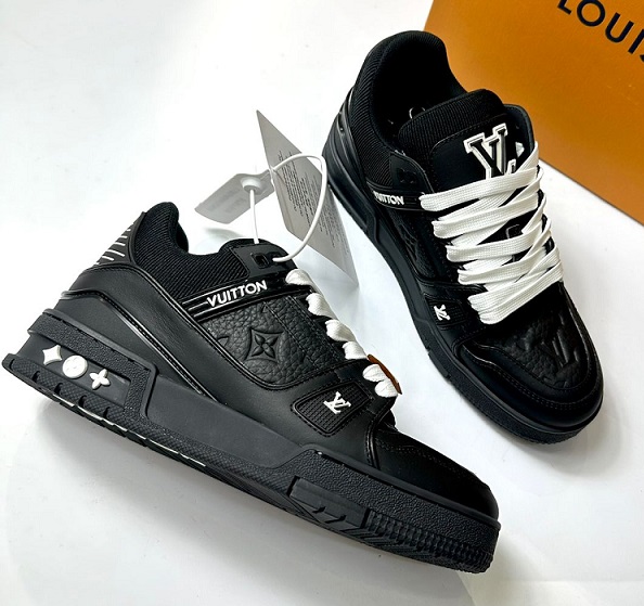 Женские кожаные черные кроссовки Louis Vuitton LV Trainer