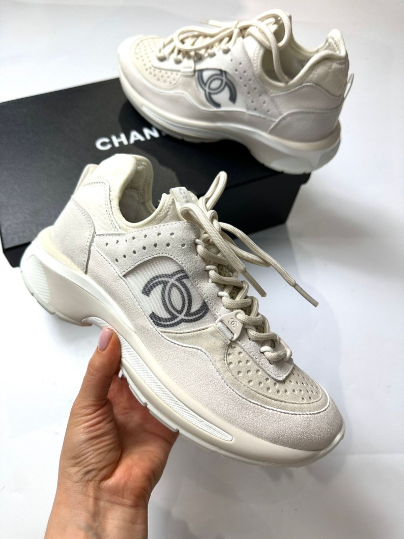 Женские замшевые белые кроссовки Chanel