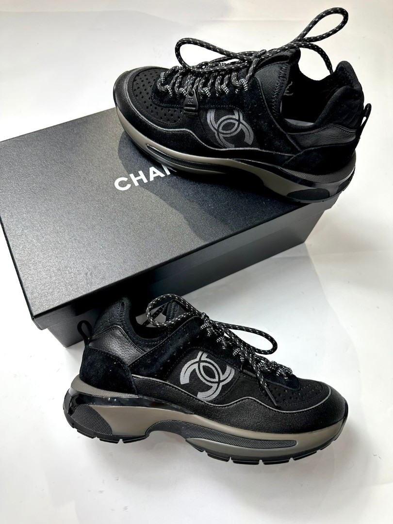 Женские замшевые черные кроссовки Chanel