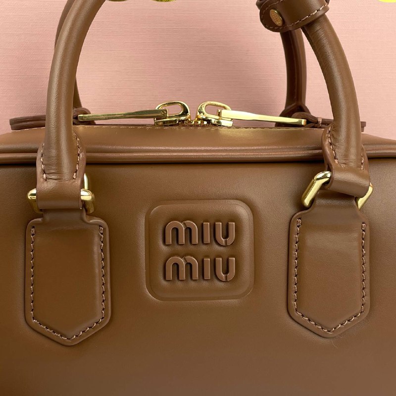 Женская кожаная сумка Miu Miu Arcadie Mini коричневая