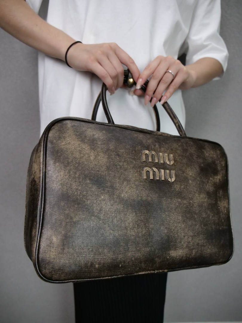 Женская кожаная Top-handle сумка Miu Miu коричневая