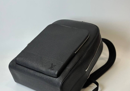 Мужской черный рюкзак Louis Vuitton Adrian из кожи Taiga