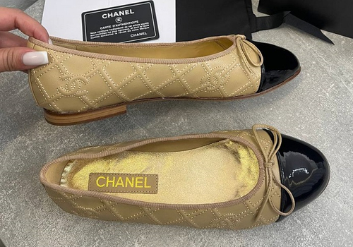 Бежевые кожаные балетки Chanel