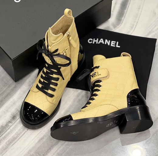 Женские кожаные бежевые ботинки Chanel