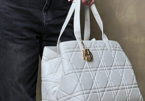 Женская кожаная сумка Christian Dior Toujours белая