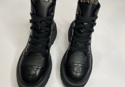 Черные кожаные высокие ботинки Chanel
