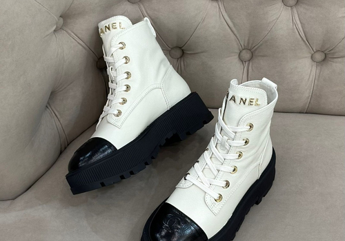 Белые кожаные высокие ботинки Chanel