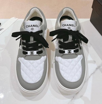 Женские сникеры Chanel серые с белым