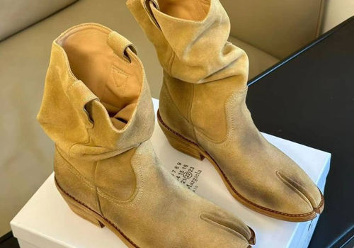 Замшевые бежевые казаки Maison Margiela