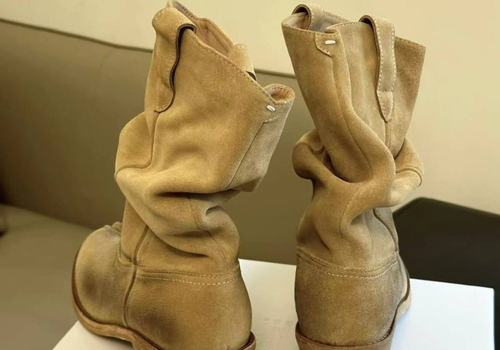 Замшевые бежевые казаки Maison Margiela