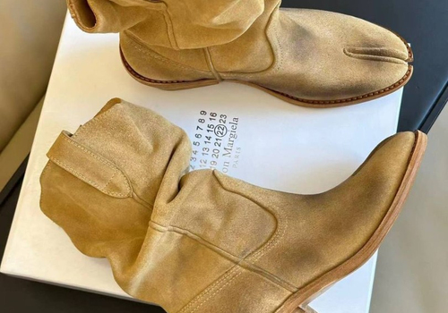 Замшевые бежевые казаки Maison Margiela