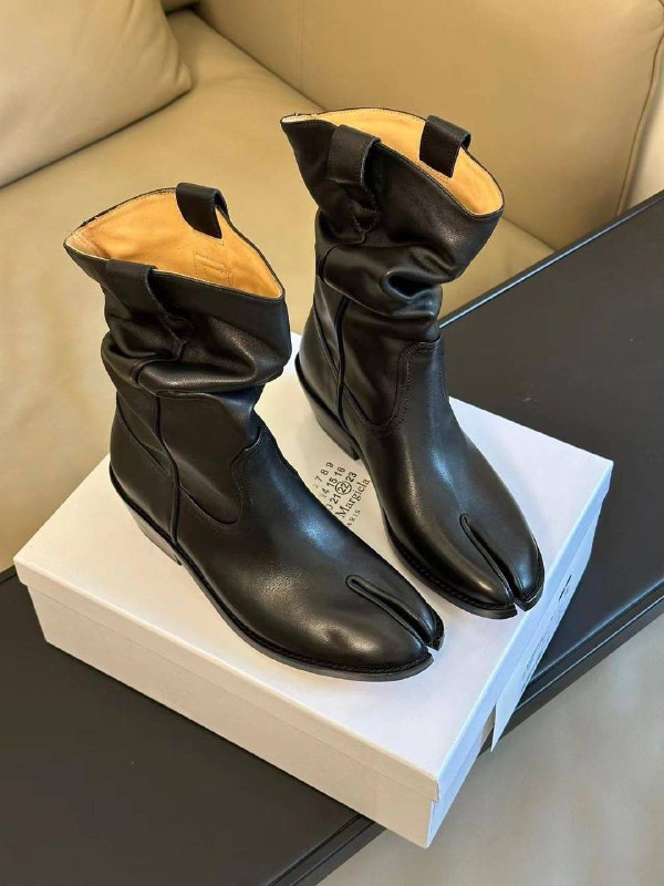 Черные кожаные казаки Maison Margiela