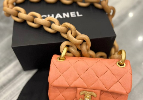 Кожаная сумочка на цепочке из дерева Chanel