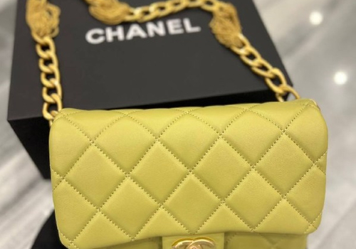 Кожаная сумка конверт  на цепочке Chanel