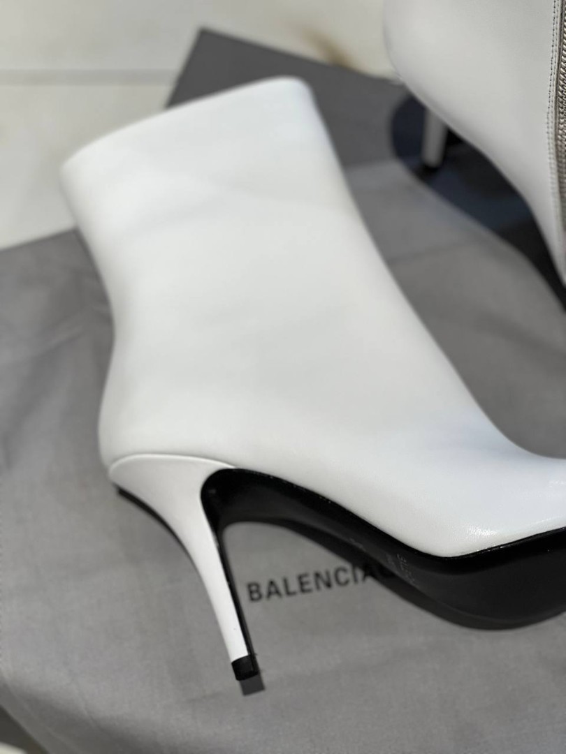 Женские белые кожаные ботильоны Balenciaga