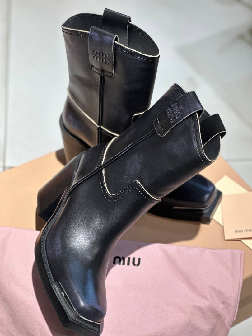 Кожаные черные казаки Miu Miu