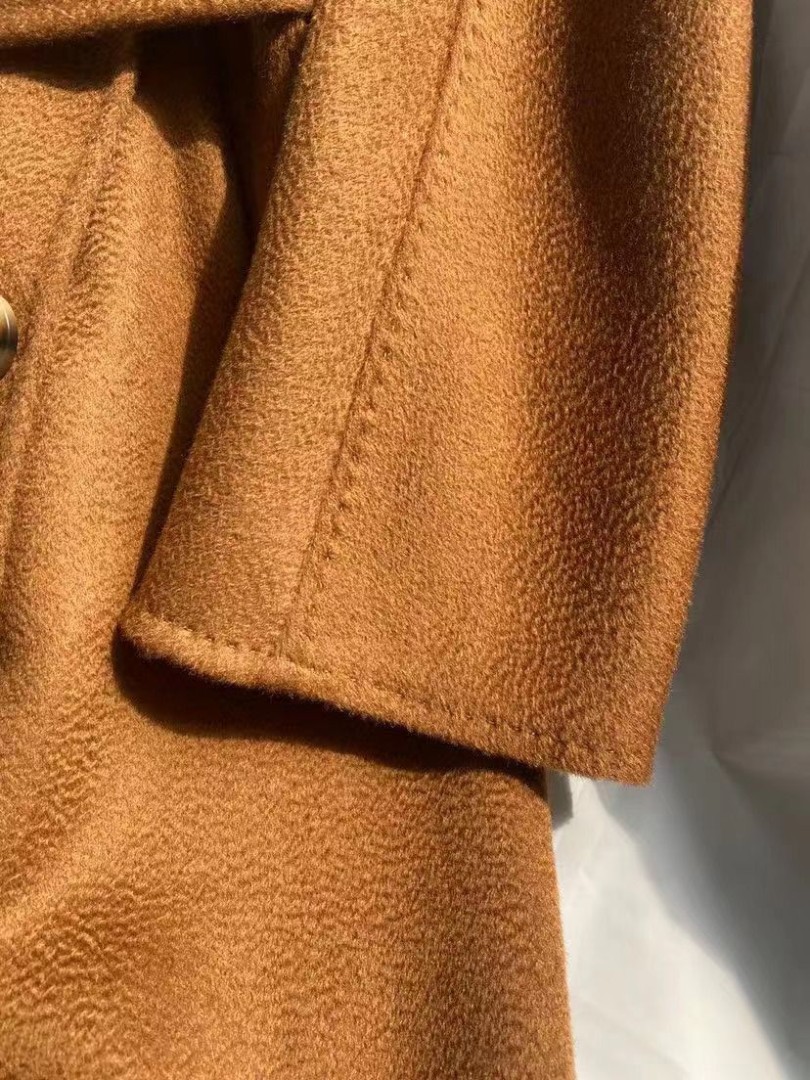 Женское коричневое пальто Max Mara с поясом
