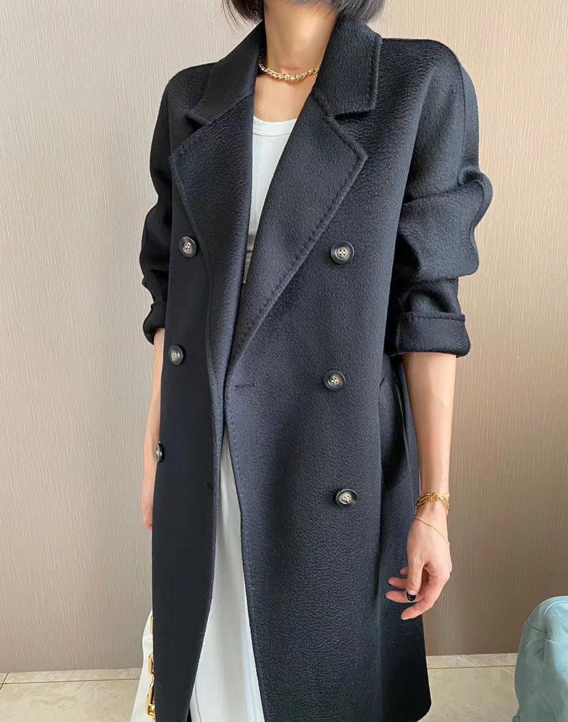 Женское черное пальто Max Mara с поясом