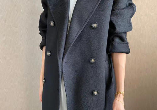 Женское черное пальто Max Mara с поясом