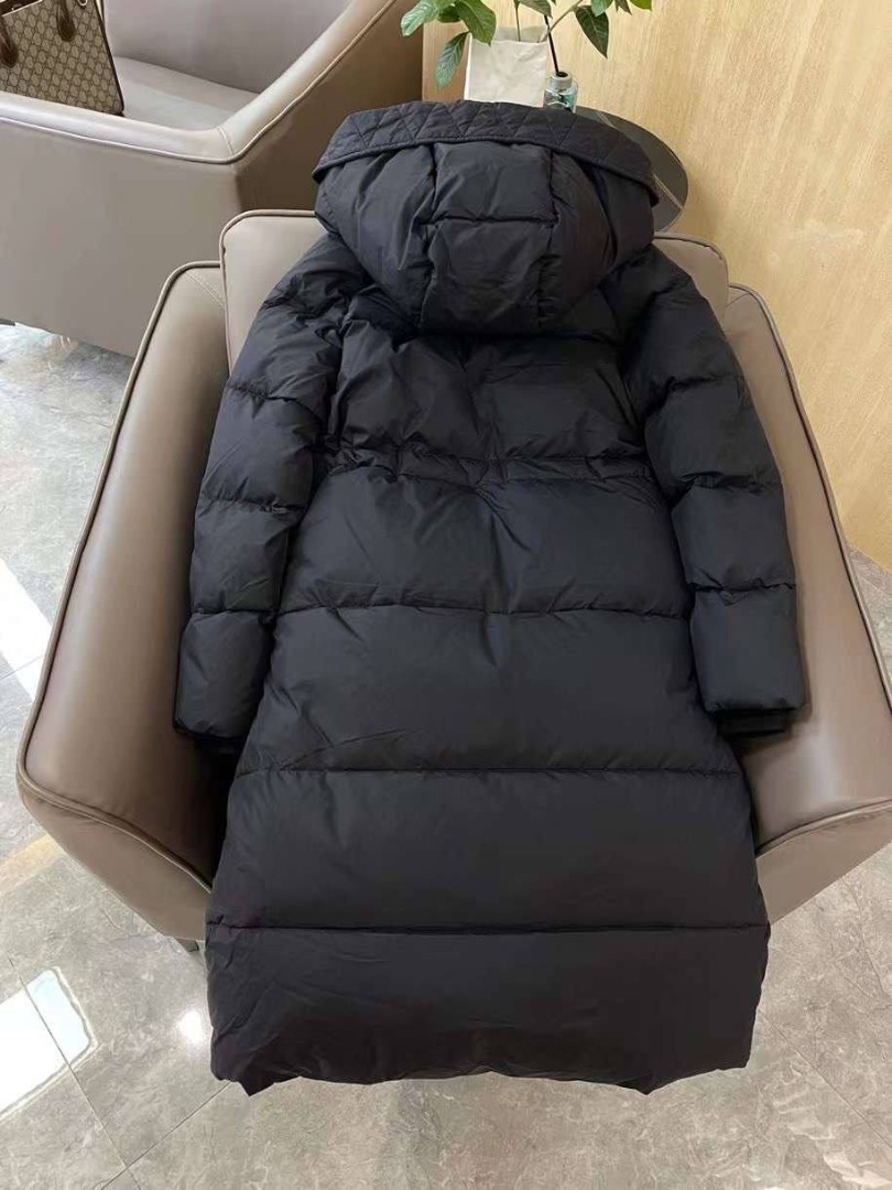 Женское черное пуховое пальто Burberry с капюшоном