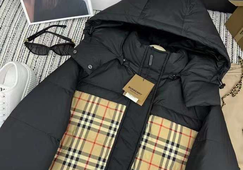 Женский двусторонний пуховик Burberry черный с бежевым