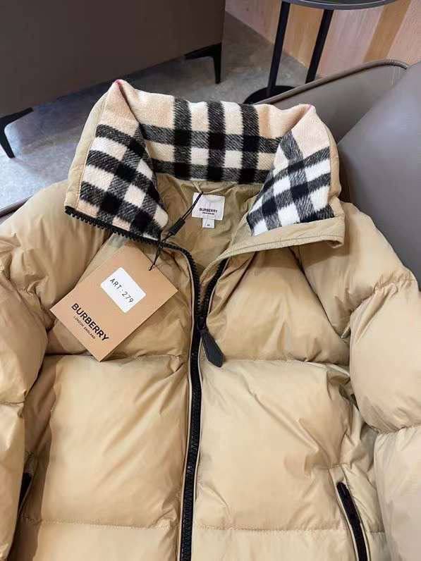 Женский пуховик Burberry бежевый без капюшона