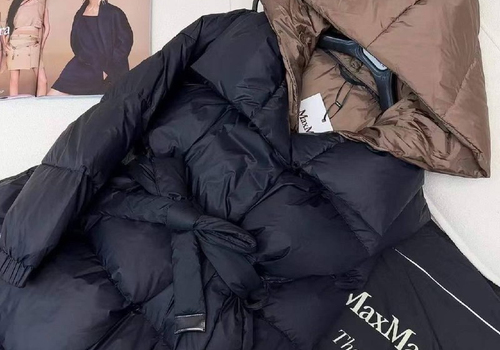 Женское черное пуховое пальто с капюшоном Max Mara