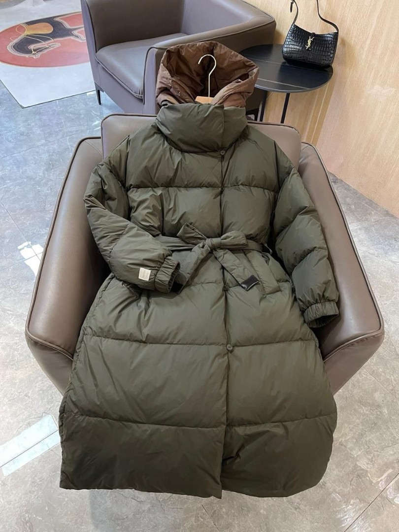 Женское пуховое пальто с капюшоном Max Mara