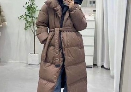 Женское пуховое пальто с капюшоном Max Mara шоколадное