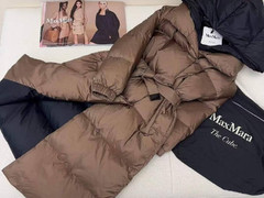 Женское пуховое пальто с капюшоном Max Mara шоколадное