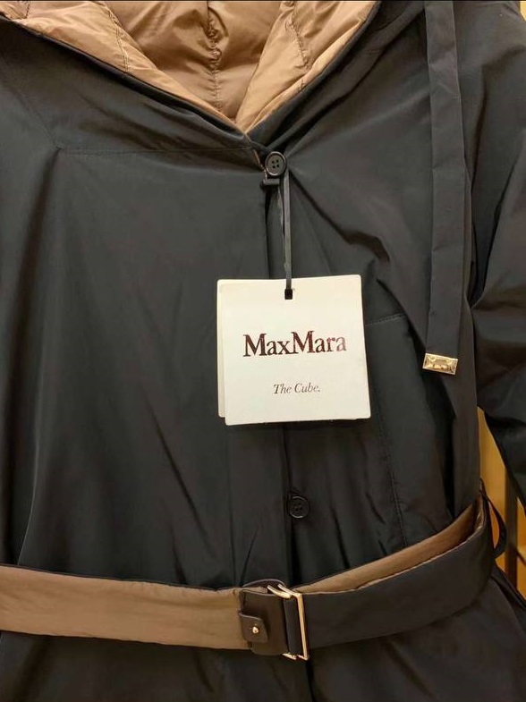 Женский двусторонний пуховик Max Mara бежевый с черным с капюшоном