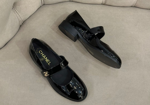 Женские кожаные лаковые черные туфли Chanel