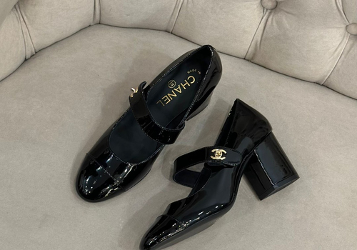 Женские кожаные лаковые черные туфли Chanel на каблуке