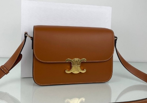 Женская кожаная коричневая сумка Celine Triomphe Classique
