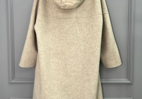 Женское светло-бежевое пальто Prada