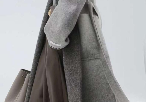 Женское серое пальто Toteme с капюшоном и поясом