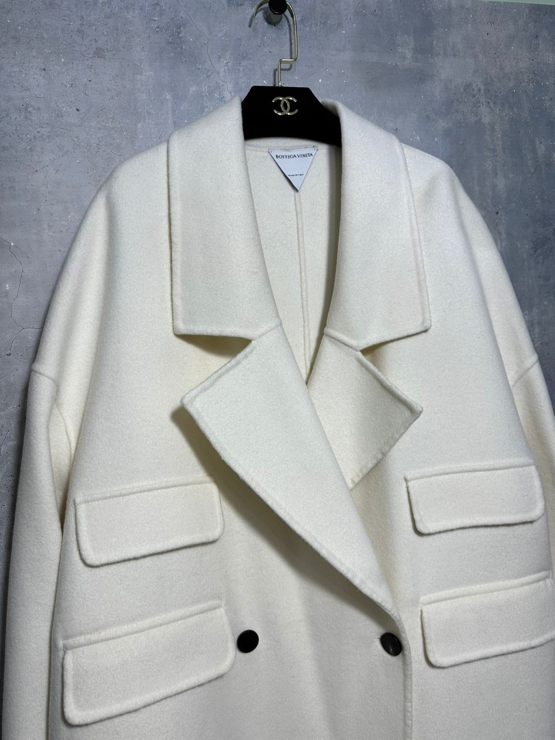 Женское белое пальто Bottega Veneta