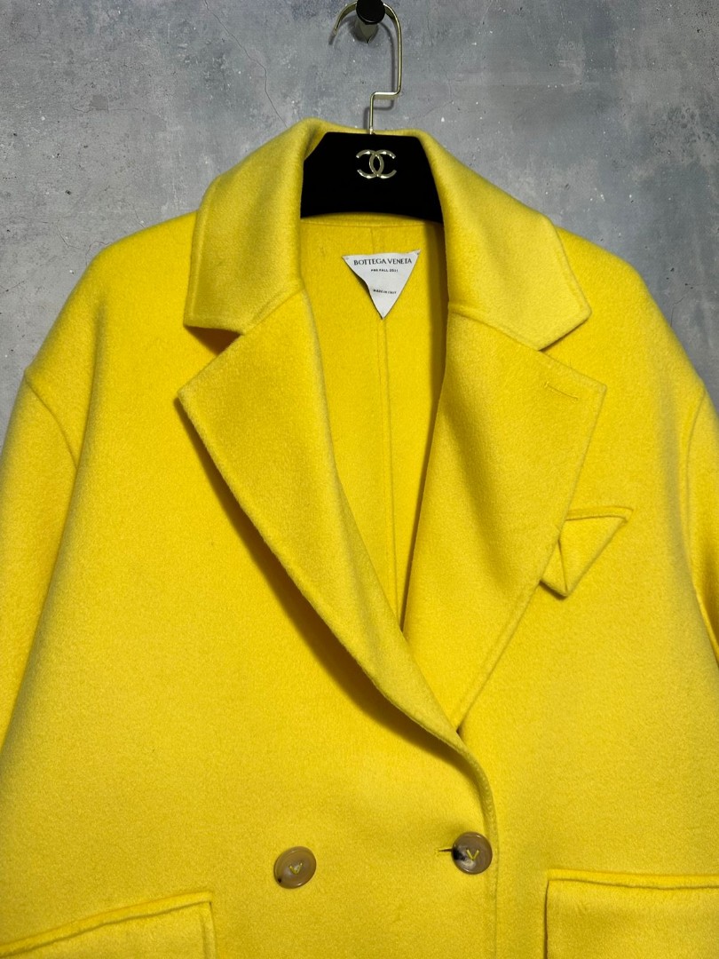 Женское желтое пальто Bottega Veneta